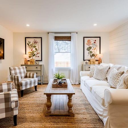Downtown Luxury Farmhouse Apartment #4 West Dundee Eksteriør bilde