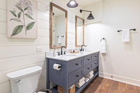 Downtown Luxury Farmhouse Apartment #4 West Dundee Eksteriør bilde