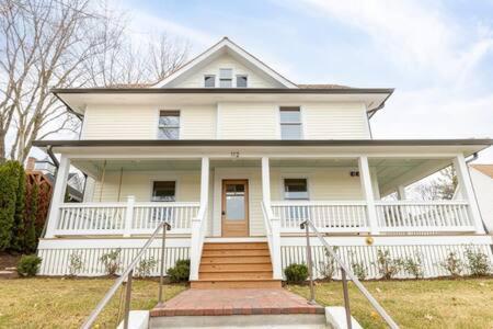 Downtown Luxury Farmhouse Apartment #4 West Dundee Eksteriør bilde