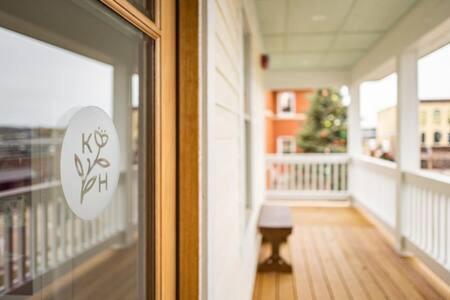Downtown Luxury Farmhouse Apartment #4 West Dundee Eksteriør bilde