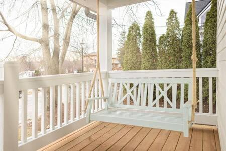 Downtown Luxury Farmhouse Apartment #4 West Dundee Eksteriør bilde