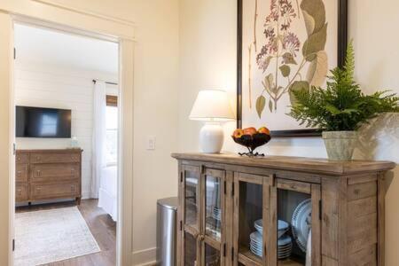 Downtown Luxury Farmhouse Apartment #4 West Dundee Eksteriør bilde