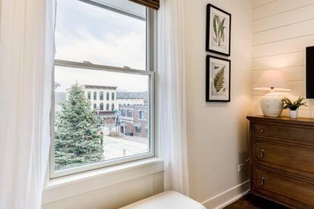 Downtown Luxury Farmhouse Apartment #4 West Dundee Eksteriør bilde