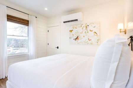 Downtown Luxury Farmhouse Apartment #4 West Dundee Eksteriør bilde
